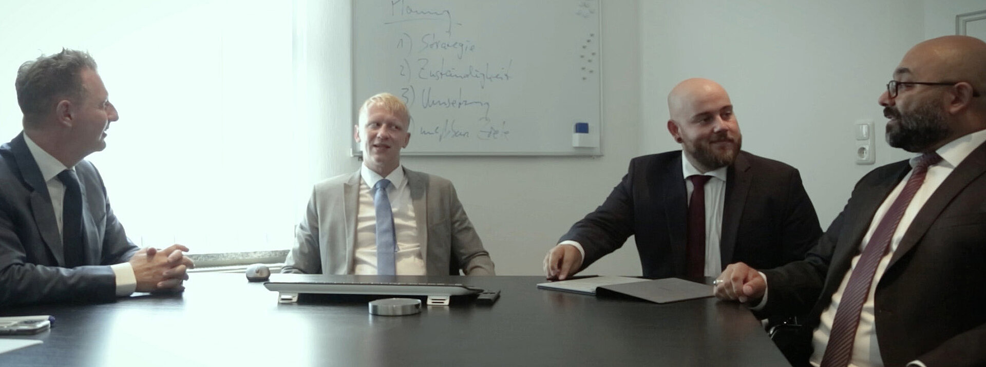 Beratungsgespräch zwischen Steuerberatern