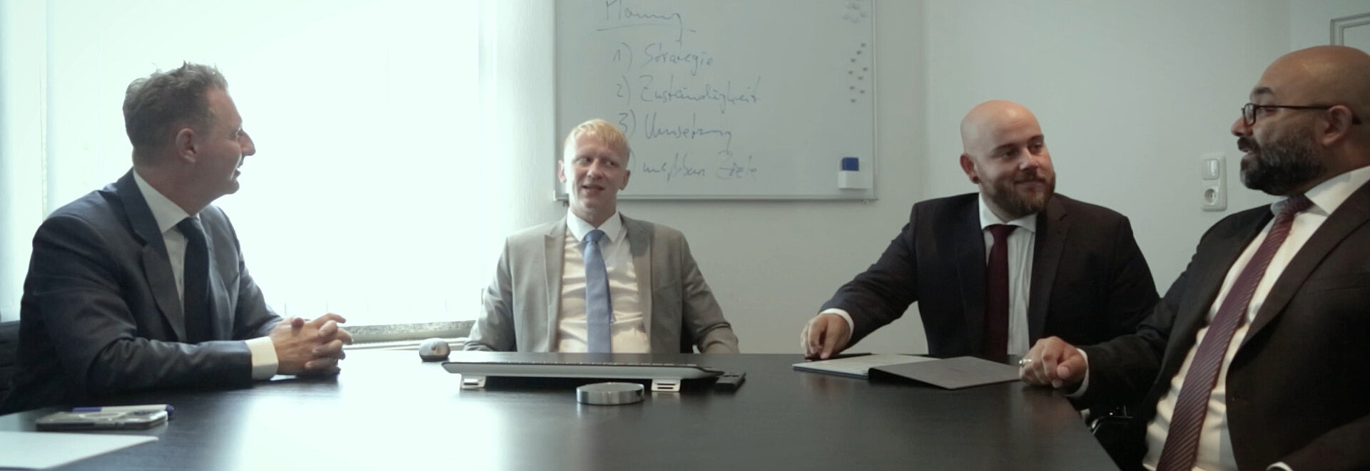 Beratungsgespräch zwischen Steuerberatern